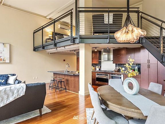 5th image of 2914 E Madison St Unit 204