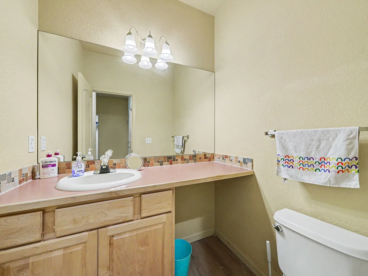 3 bed, 2.5 bath, 2961 sqft, $2,800 — Photo 1