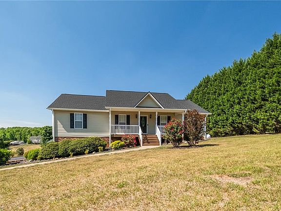 3rd image of 554 Dogwood Acres Ln