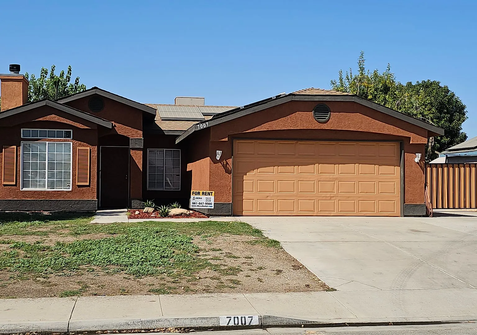 3 Bed 2 Bath Home in SW Bakersfield — Photo 2