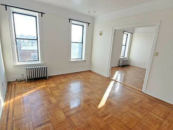 3rd image of 1296 Pacific St #6C