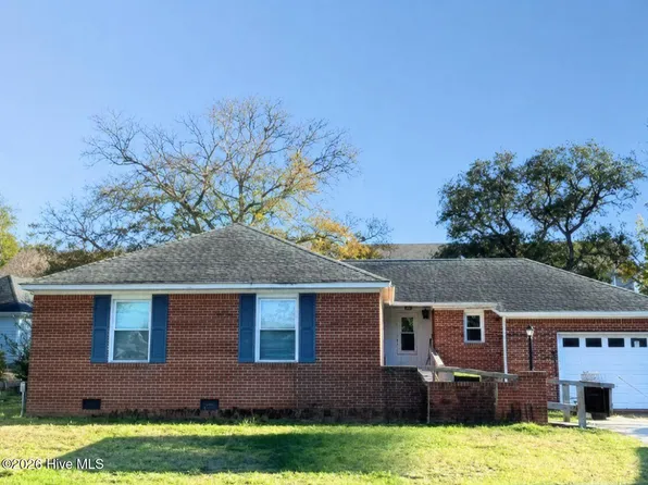 511 W St George Street, Southport, NC 28461