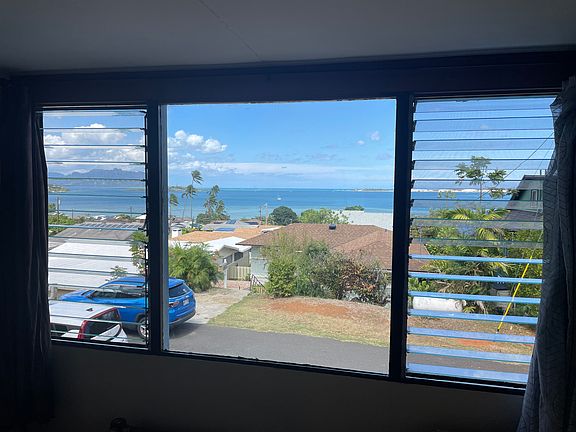 Note parking below on the street