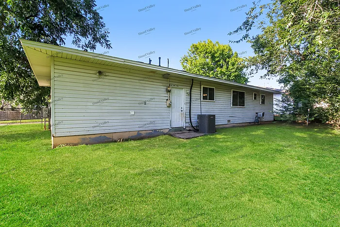 1020 Harold Dr — Photo 11
