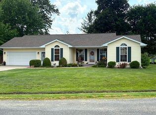 7 Carol Ct, Taylorville, IL 62568
