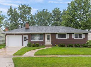 355 Orchard Ln, Sycamore, IL 60178