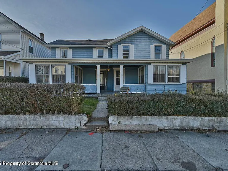 418 E Market St — Photo 1