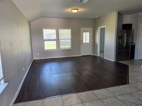 2nd image of 3220 Winoak Dr