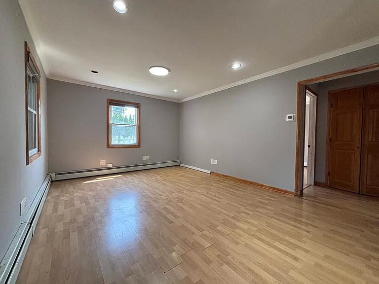 68 Seymour Ave — Photo 3