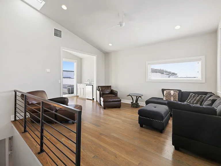 523B Weakley Ave — Photo 8