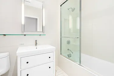 Rented by New York Casas Ltd.