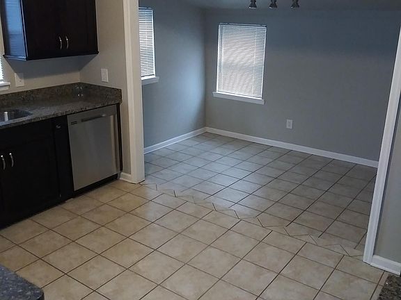 4th image of 65 Donelson St