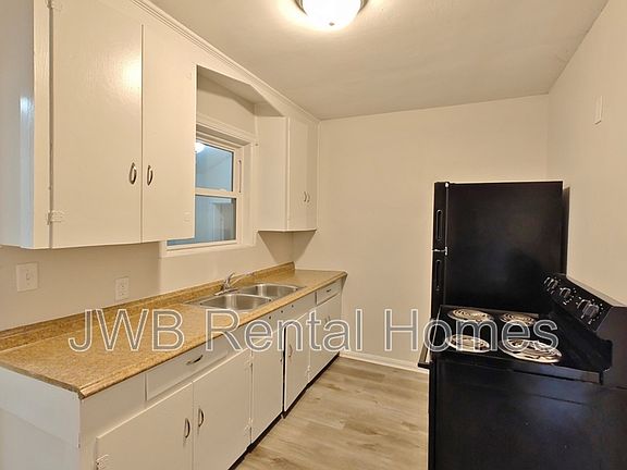 3rd image of 3519 Hibiscus St