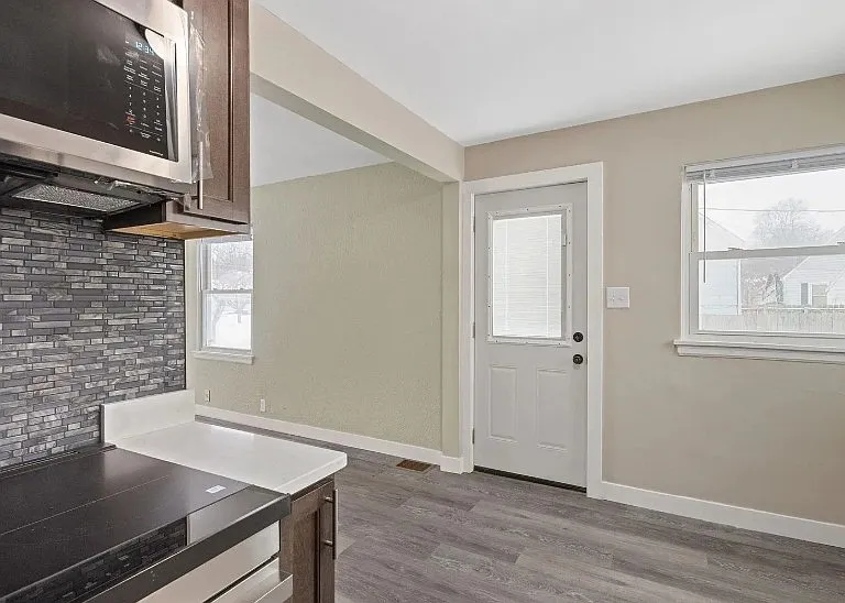 1031 Good Pl — Photo 8