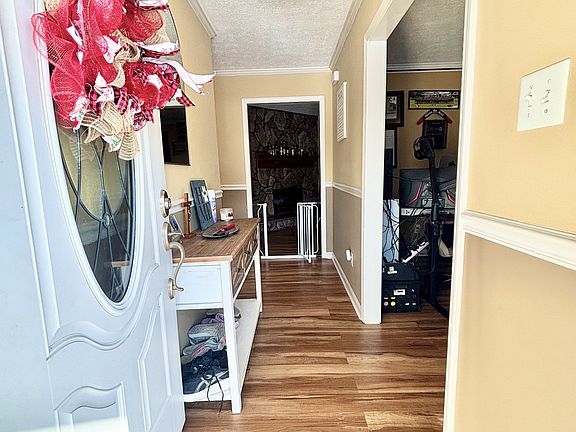 3rd image of 404 Springmont Dr