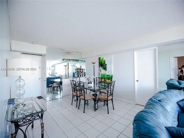 3701 N Country Club Dr APT 902, Aventura, FL 33180