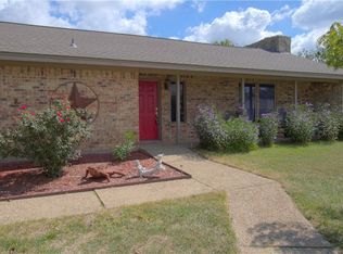 1140 Lakeview Dr, Cleburne, TX 76033