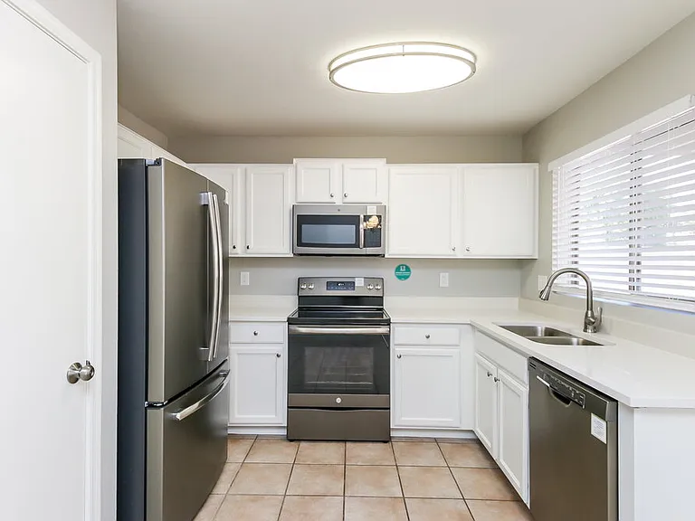 10602 W Rosewood Dr — Photo 8