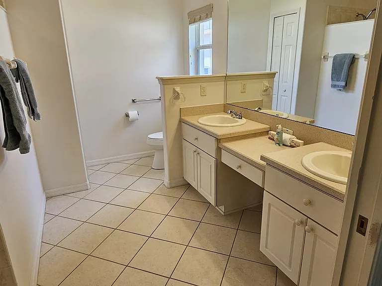 5107 Aurora Dr — Photo 2