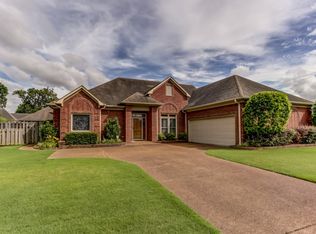 1266 Fairway Forest Dr E, Cordova, TN 38016