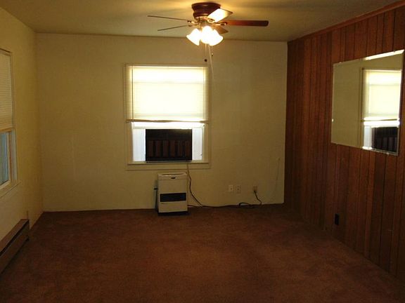 3rd image of 5020 Lakeshore Blvd House 1C