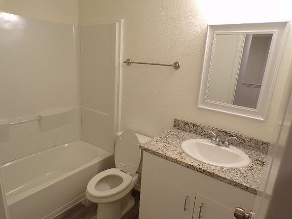 3rd image of 318 S Main St #318