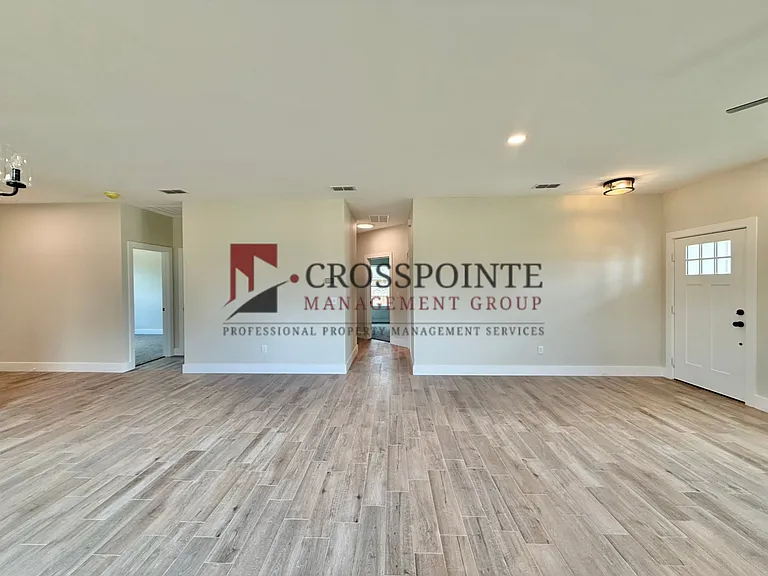 17430 Crossing Cir — Photo 3