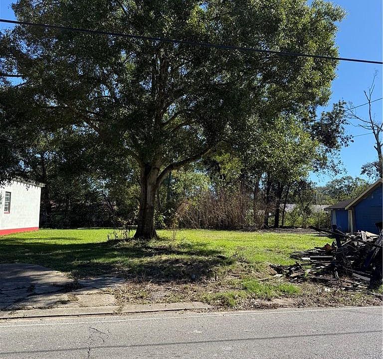 2nd image of 606 S Main St
