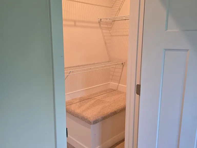 MBR - Closet Seat