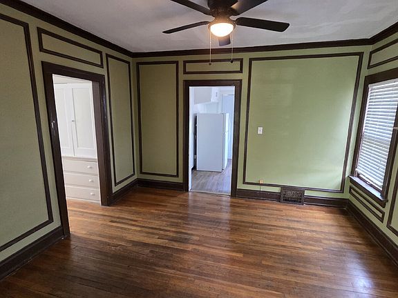 3rd image of 1462 Maple Rd #1ST
