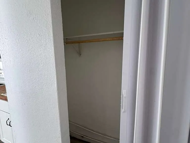 529 Lucy St — Photo 7