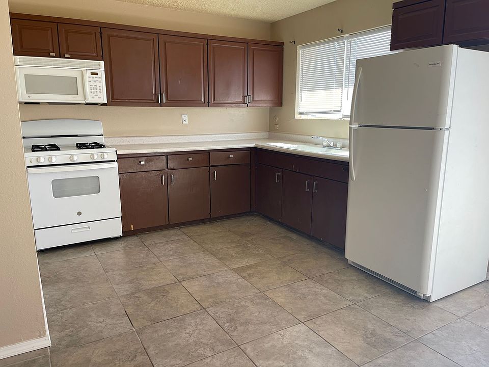 1st image of 900 Lamont St APT 20