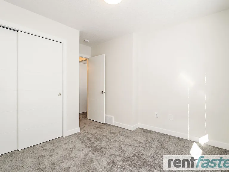 600 Bellerose Dr — Photo 20