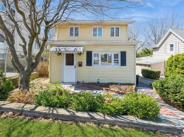 18 S Washington Ave, Dobbs Ferry, NY 10522