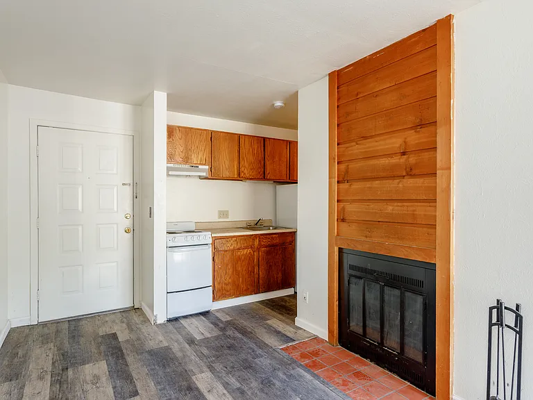 Spruce Street Apartments — Photo 2