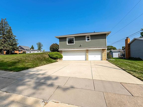 5th image of 3707 N Thornwood Ave