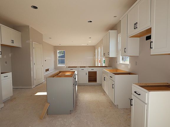 3rd image of 793 Hilton Dr