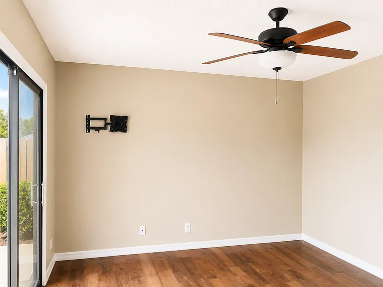 2117 Patty Cir NE — Photo 8