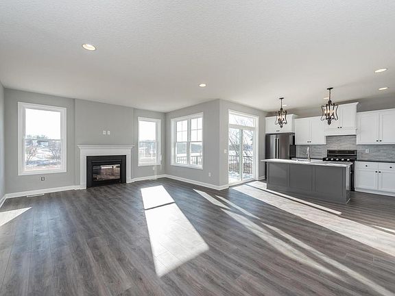 3rd image of 795 Crossroads Ct
