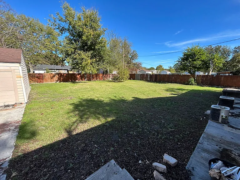 1531 Maple Dr — Photo 4