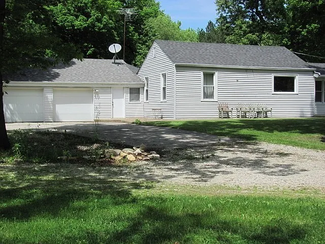 220 Hintze Rd photo 1