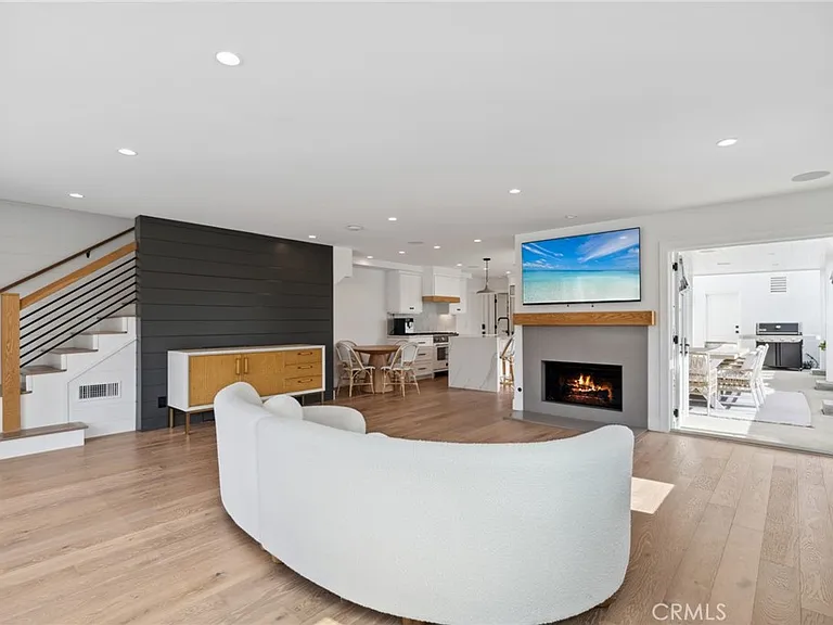 300 Coral Ave — Photo 3