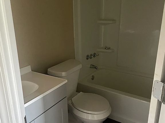 3rd image of 513 Homewood Pl #513