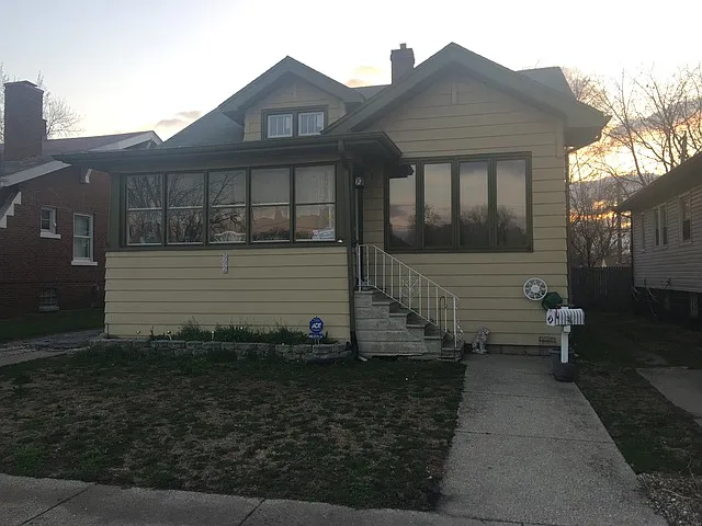 992 Wentworth Ave photo 1
