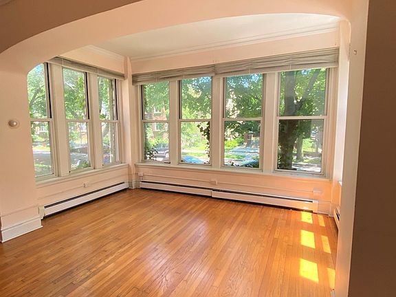 2nd image of 6314 N Lakewood Ave #1
