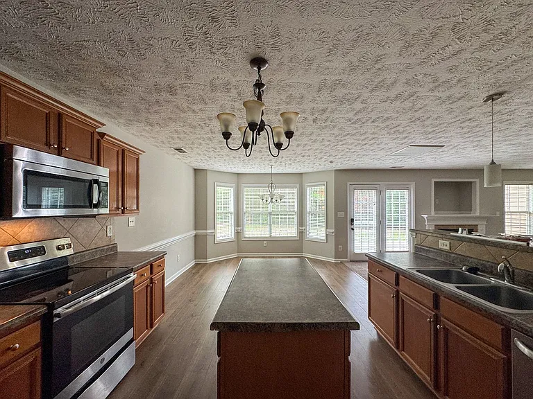 381 Chamberlin Blvd — Photo 8