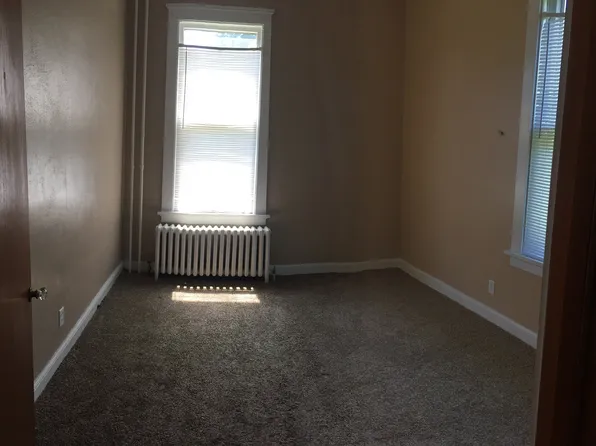 220 W Washington St APT A, Marengo, IA 52301