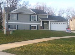 453 Greenmeadow Ct SE, Caledonia, MI 49316