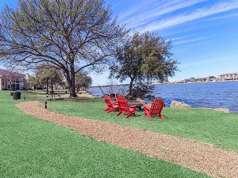 Lakehouse Granbury — Photo 16