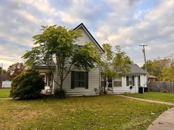 100 N Saginaw St, Lapeer, MI 48446